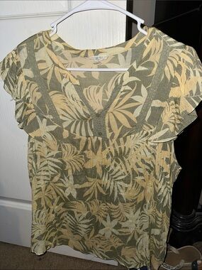 Olive & Beige Tropical Print Flutter Sleeve Top